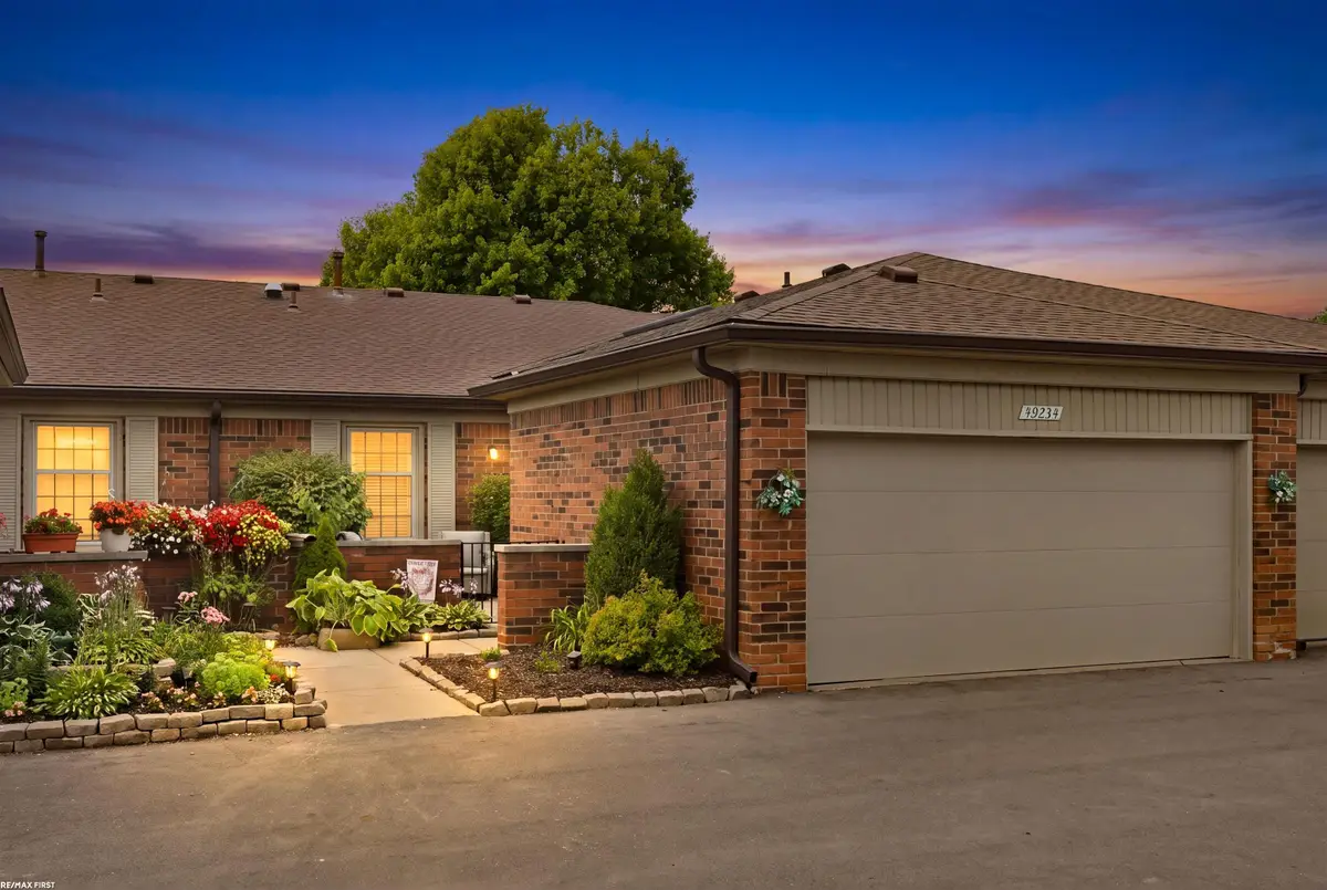 49234 Chestnut Hill CT, Shelby, MI 48315 - #1