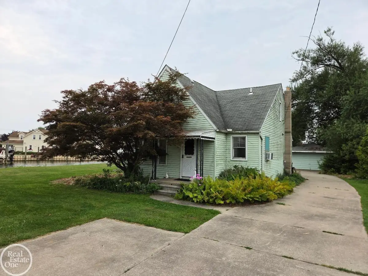 38777 Lakeshore DR, Harrison Township, MI 48045 - #1