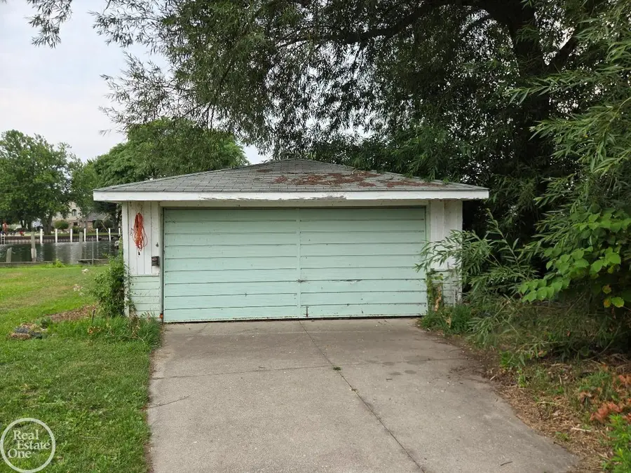38777 Lakeshore DR, Harrison Township, MI 48045 - #3