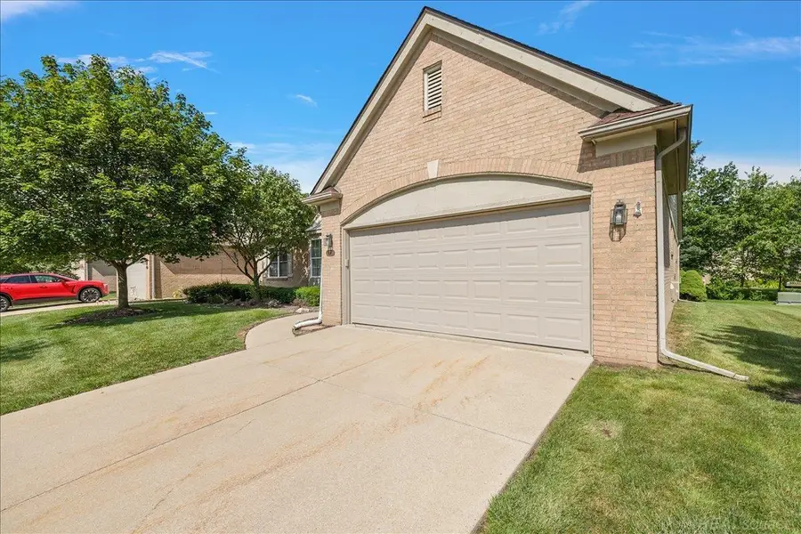 43350 Cove DR, Clinton, MI 48038 - #3