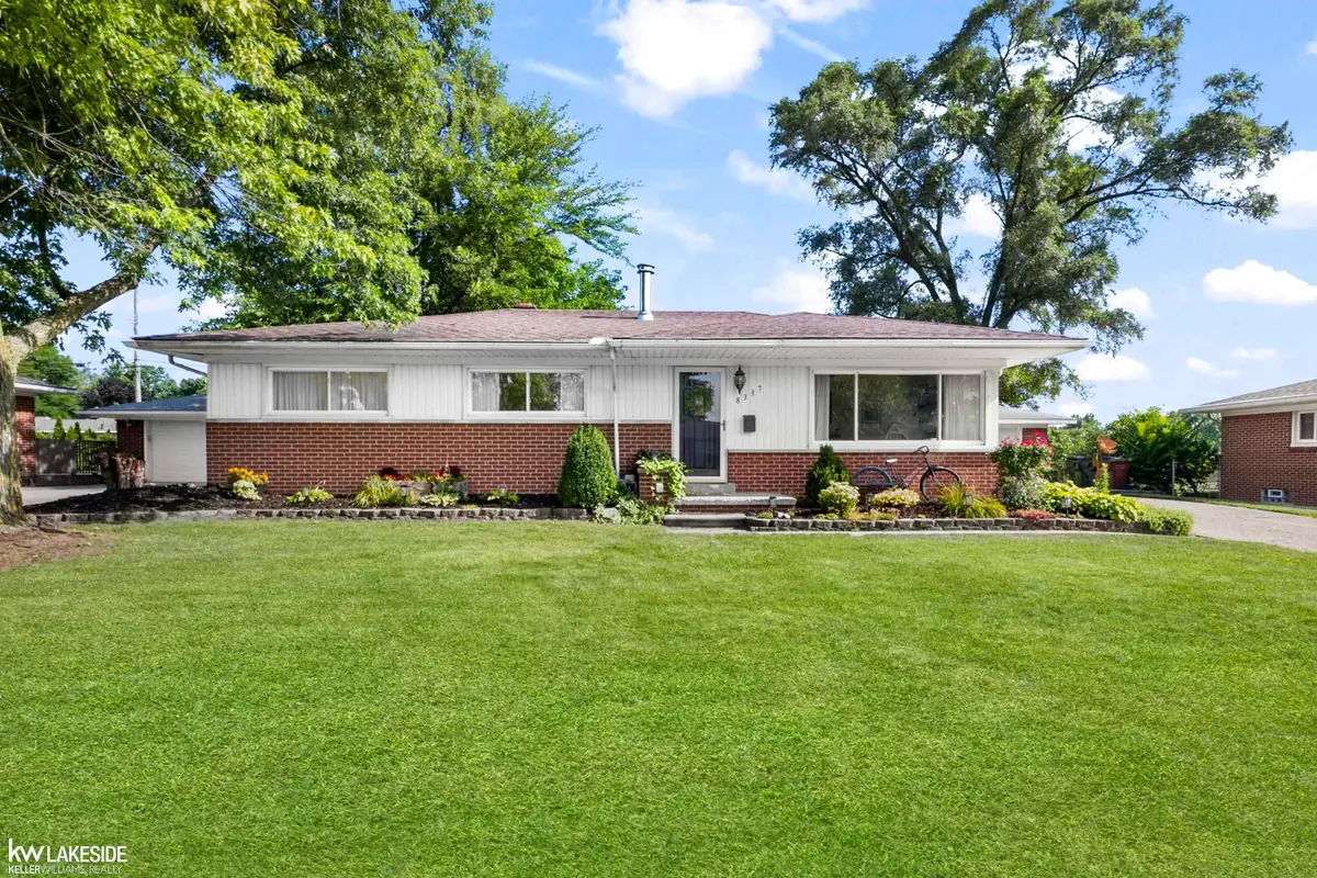 8337 Timberline DR, Utica, MI 48316 - #1