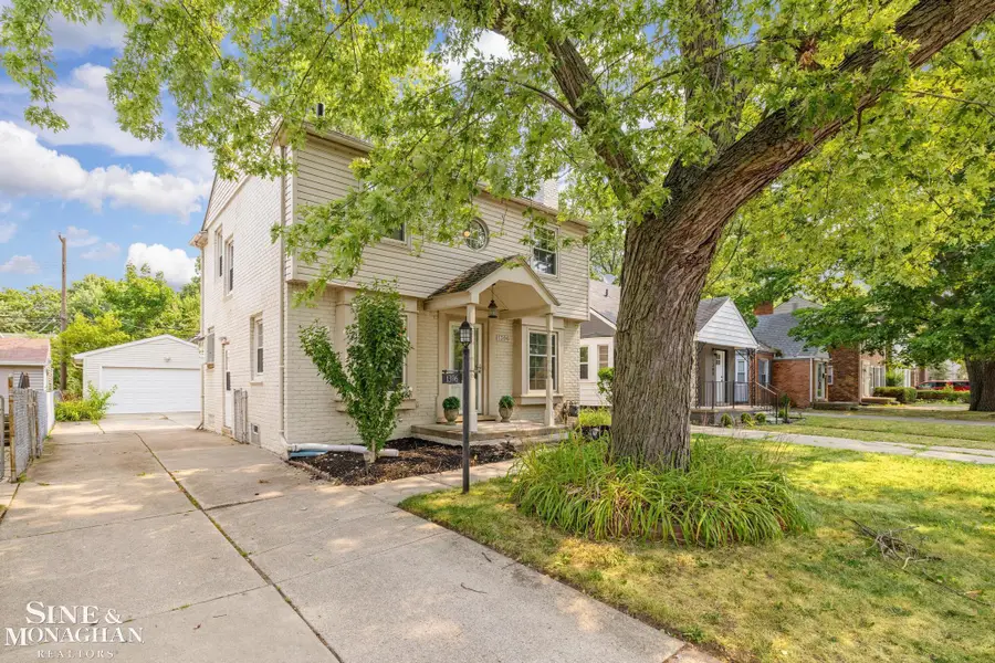 1396 Vernier RD, Grosse Pointe Woods, MI 48236 - #2