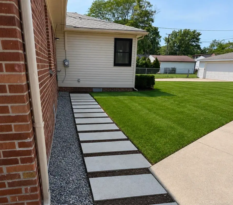 13128 Talbot AVE, Huntington Woods, MI 48070 - #3