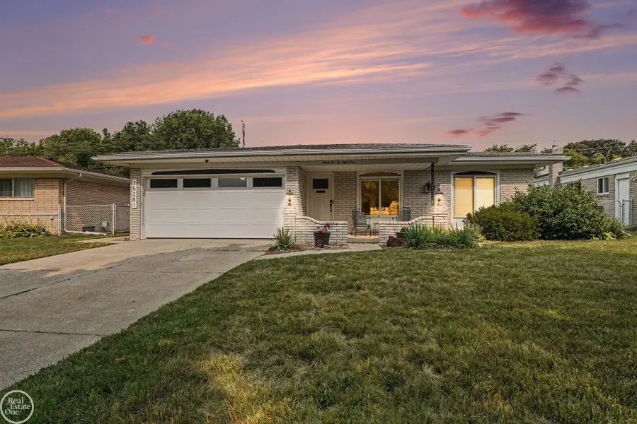 35281 Cathedral DR, Sterling Heights, MI 48312 - #2