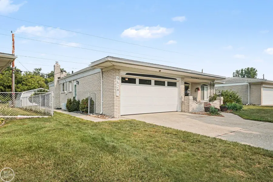 35281 Cathedral DR, Sterling Heights, MI 48312 - #3