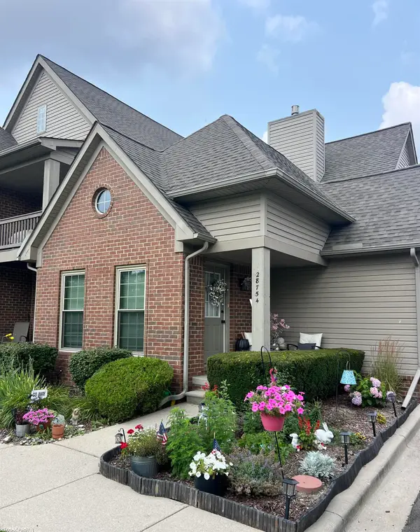 28754 Yarmouth CT, Chesterfield, MI 48047