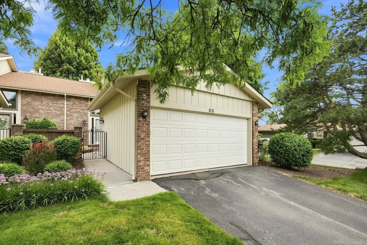 33 Kirks CT, Rochester Hills, MI 48309 - #1