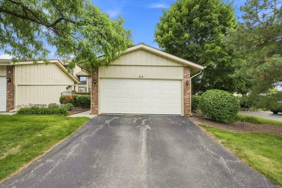 33 Kirks CT, Rochester Hills, MI 48309 - #2
