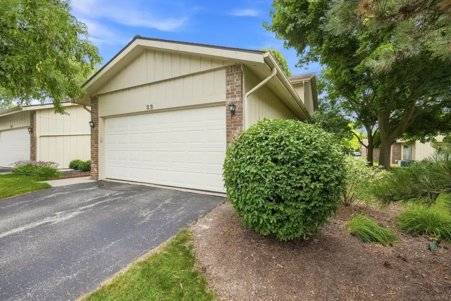 33 Kirks CT, Rochester Hills, MI 48309 - #3