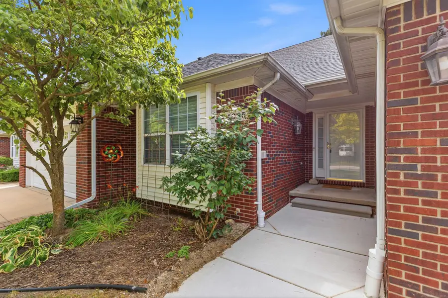 44635 Patricia DR, Sterling Heights, MI 48314 - #2