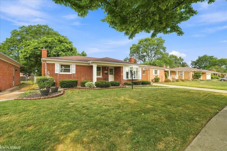 27421 Palomino DR, Warren, MI 48093 - #2