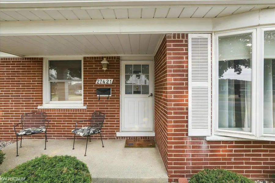 27421 Palomino DR, Warren, MI 48093 - #3