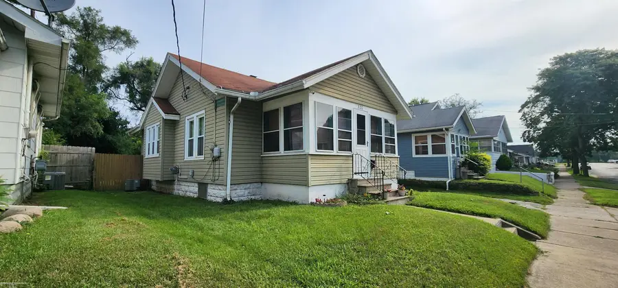 320 E Prospect, Jackson, MI 49203 - #2