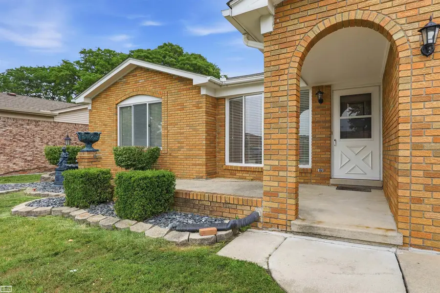 40344 Santoni DR, Clinton, MI 48038 - #3