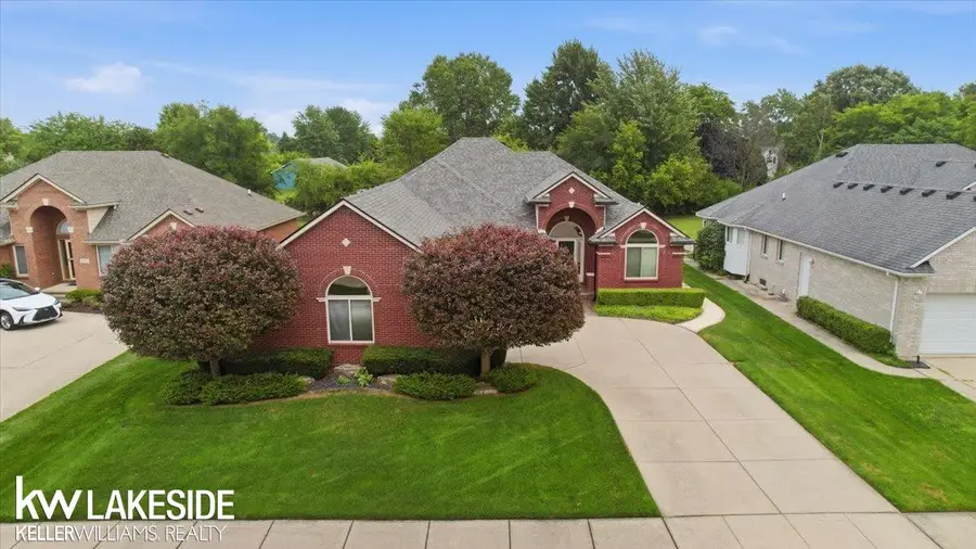 49110 Lehr DR, Macomb, MI 48044 - #2