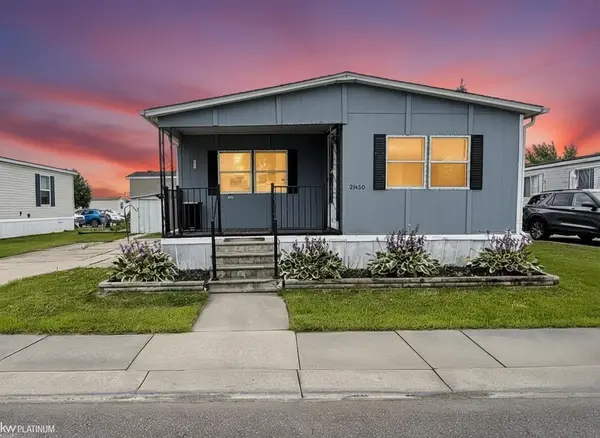 21450  Jon Paul DR, Macomb, MI 48044