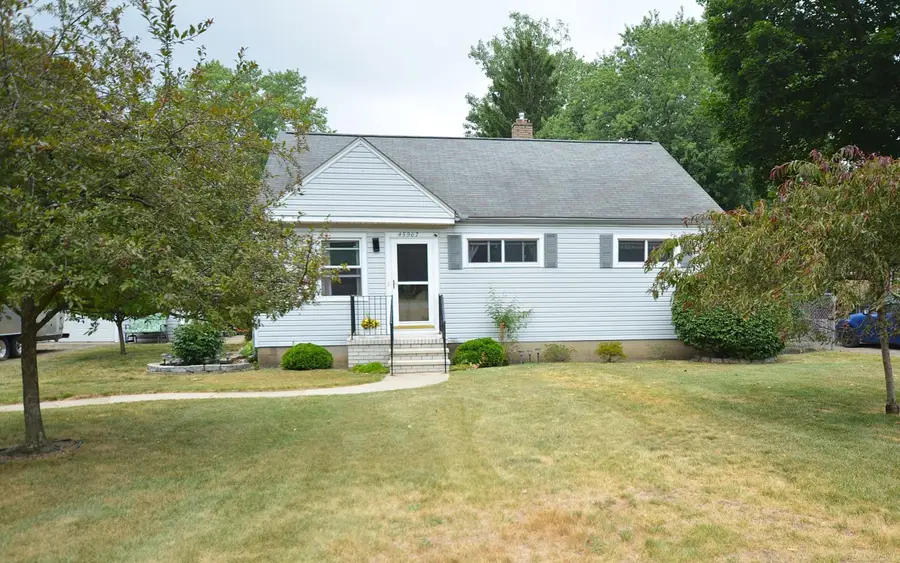 45967 Gable Inn ST, Utica, MI 48317 - #2