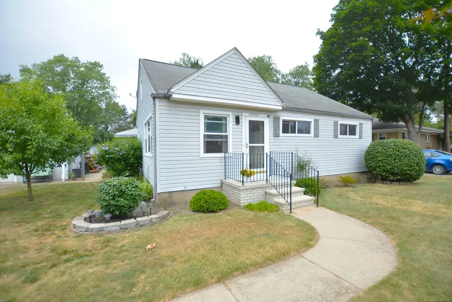 45967 Gable Inn ST, Utica, MI 48317 - #3