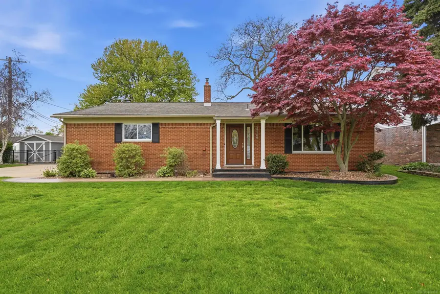 32160 S River RD, Harrison Township, MI 48045 - #3