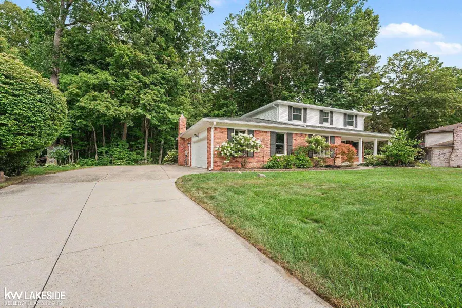 47934 Liberty DR, Utica, MI 48315 - #3