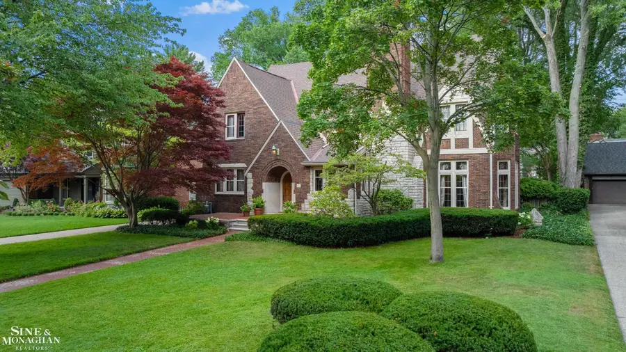 852 Whittier RD, Grosse Pointe Park, MI 48230 - #2