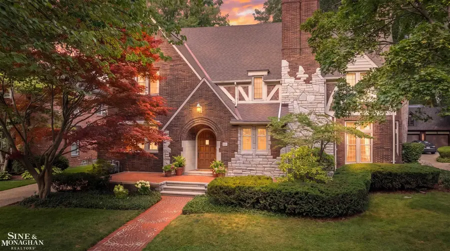 852 Whittier RD, Grosse Pointe Park, MI 48230 - #3