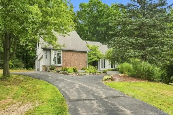 1085 Bear Creek CT, Oakland, MI 48306
