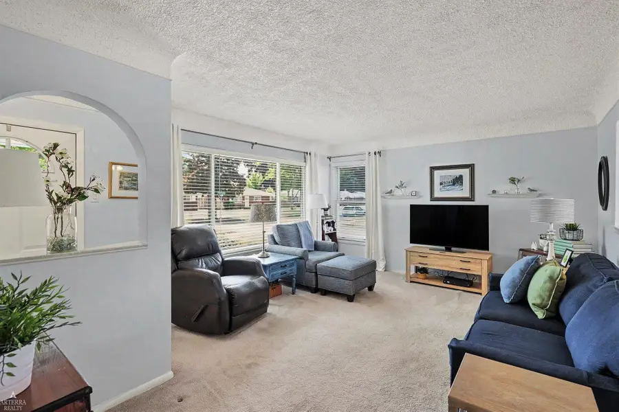 11209 Erdmann RD, Sterling Heights, MI 48314 - #2