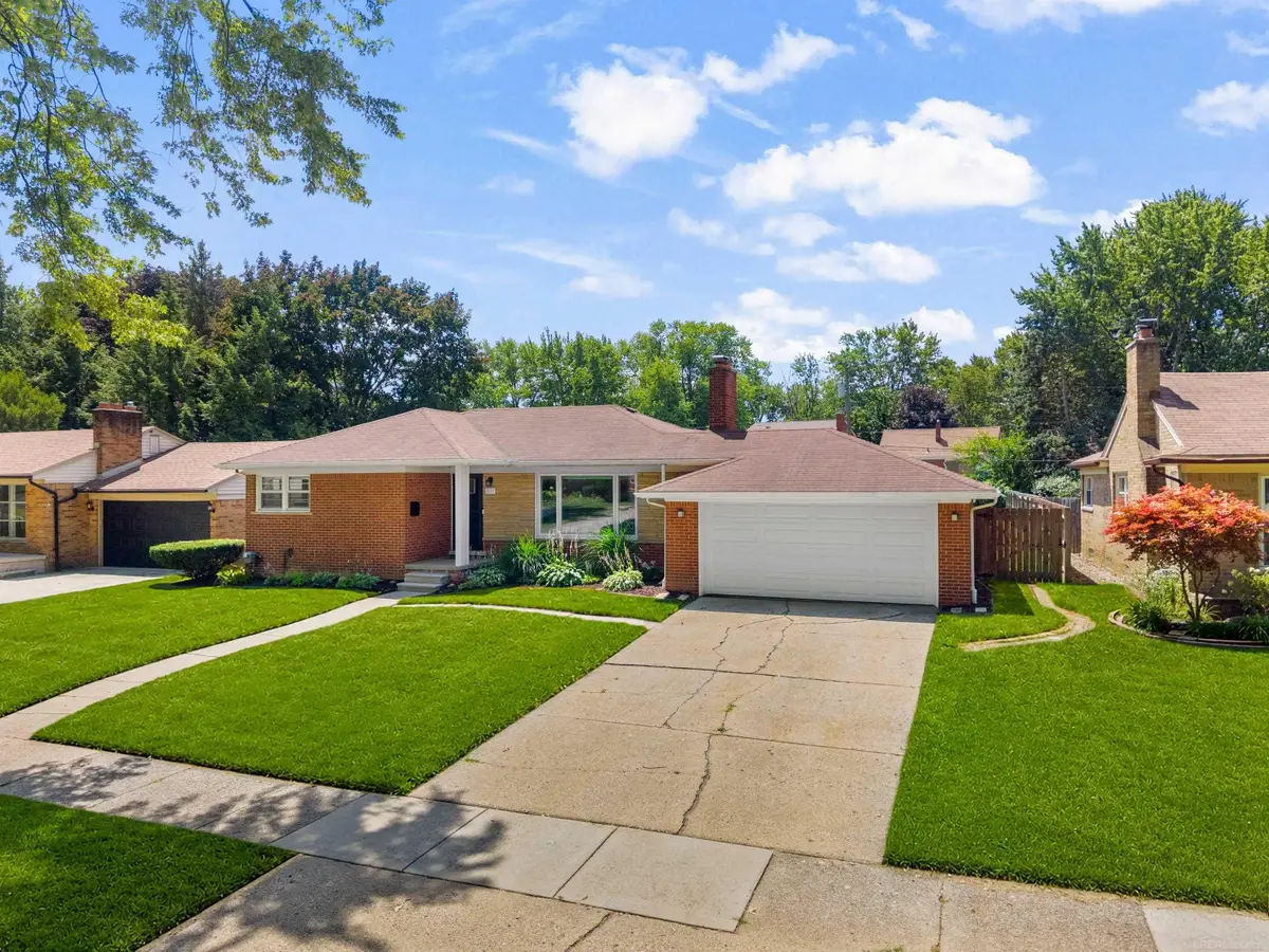 307 Wellington Crescent BLVD, Mount Clemens, MI 48043 - #1
