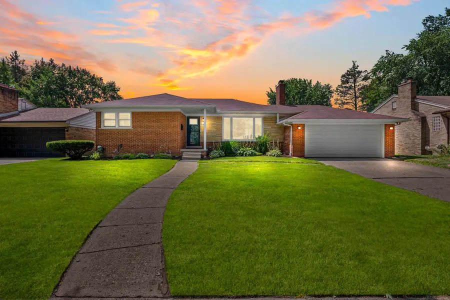 307 Wellington Crescent BLVD, Mount Clemens, MI 48043 - #2