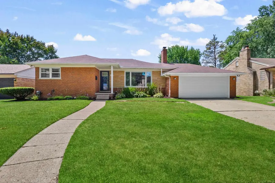 307 Wellington Crescent BLVD, Mount Clemens, MI 48043 - #3