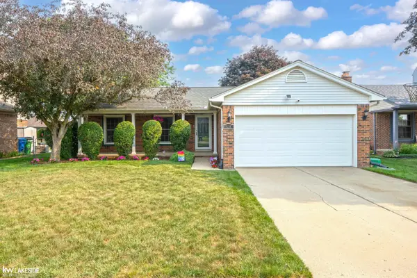 18287 Red Oaks DR, Macomb, MI 48044