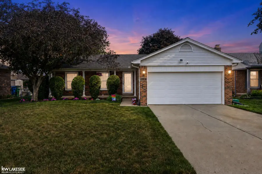 18287 Red Oaks DR, Macomb, MI 48044 - #2