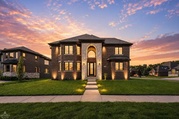 19246 Hamlin Lake DR, Macomb, MI 48044