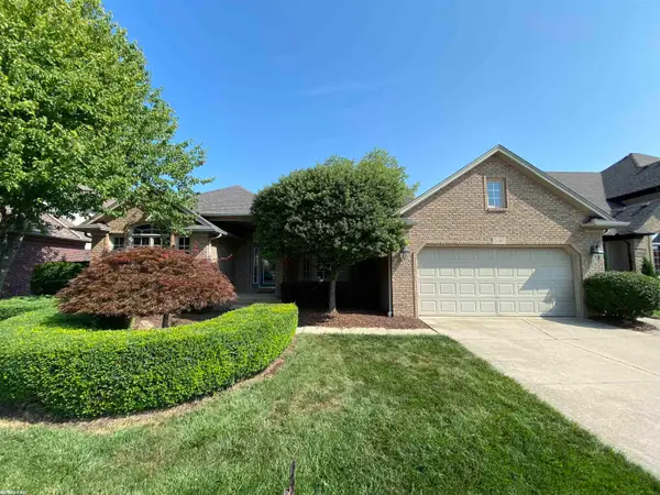 21597 Pinnacle CT, Macomb, MI 48042