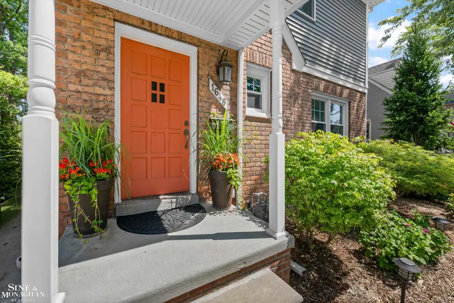 1648 Hampton RD, Grosse Pointe Woods, MI 48236 - #2