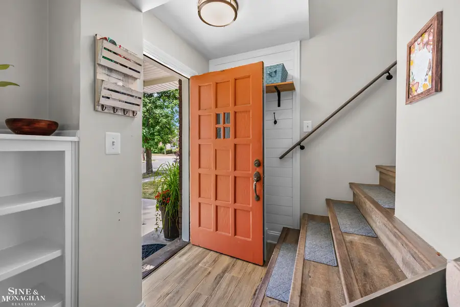 1648 Hampton RD, Grosse Pointe Woods, MI 48236 - #3