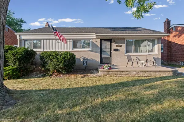 23037 Port ST, StClairShores, MI 48082