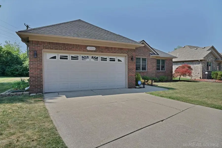 21330 Parkplace LN, Clinton, MI 48306 - #3