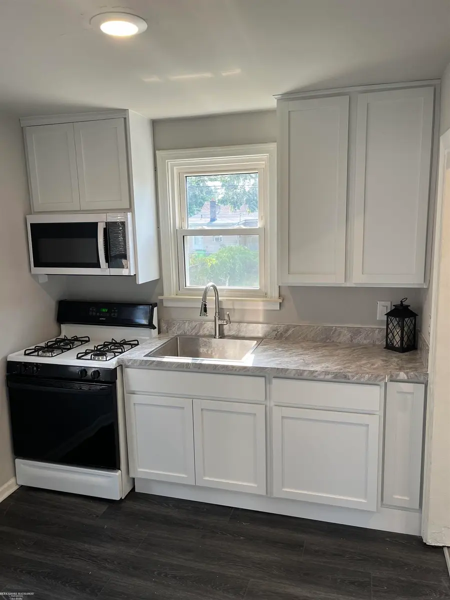 28307 Essex ST, Roseville, MI 48066 - #3