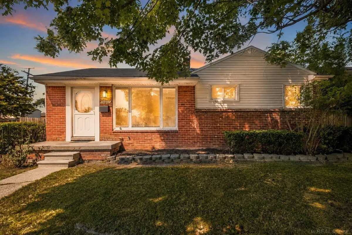 26001 Fernwood ST, Roseville, MI 48066 - #1