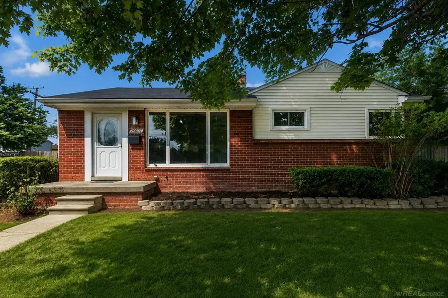 26001 Fernwood ST, Roseville, MI 48066 - #2