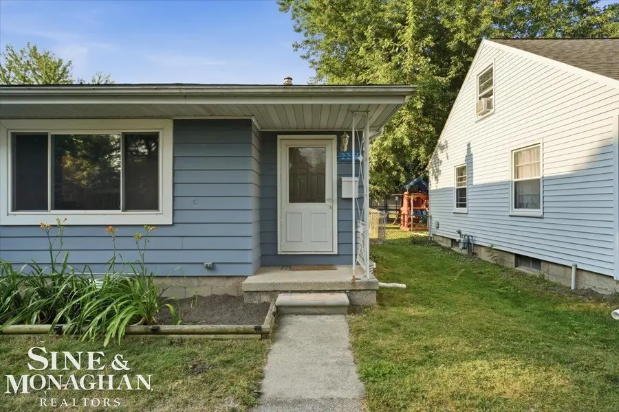 2214 White ST, Port Huron, MI 48060 - #2
