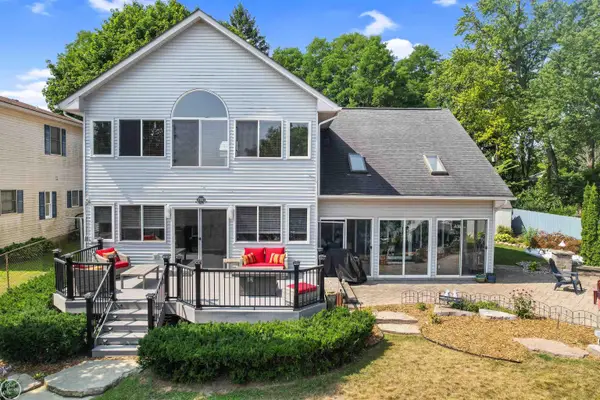 695 King CIR, LakeOrion, MI 48362