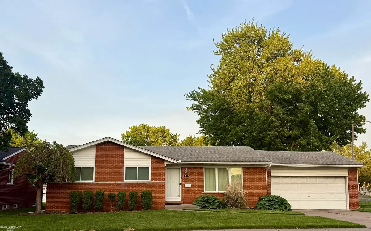 31010 Roan DR, Warren, MI 48093 - #1