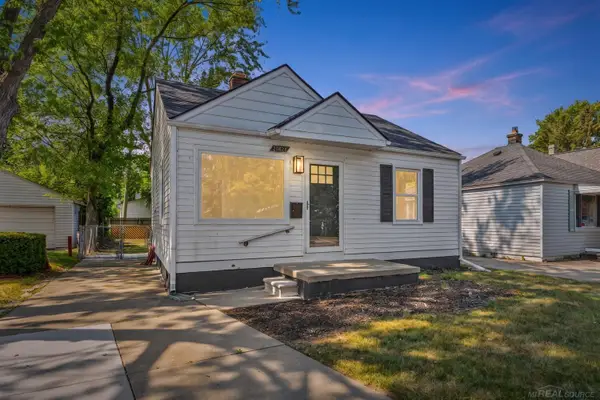 20626 Ridgemont  RD, HarperWoods, MI 48225