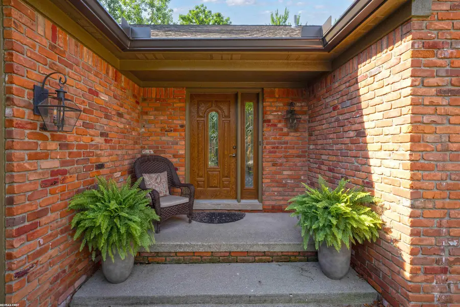 1734 Snowden CIR, Rochester Hills, MI 48306 - #3