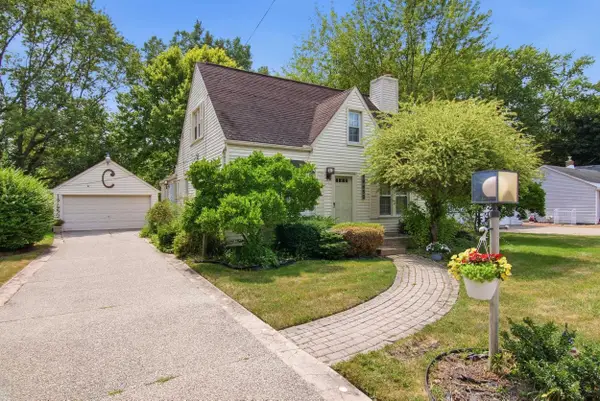 19650 Huntington Ave. AVE, HarperWoods, MI 48225