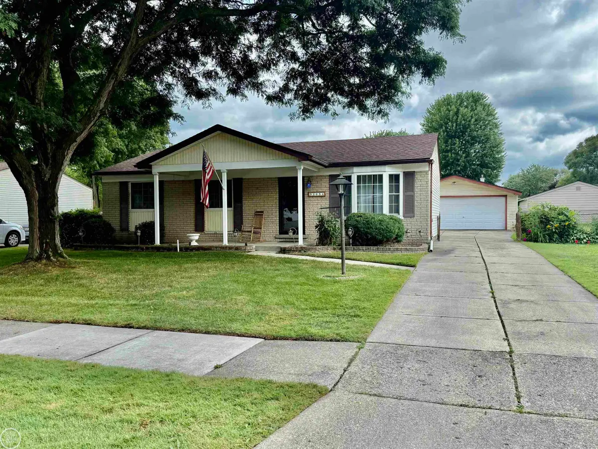 32634 Coach DR, Chesterfield, MI 48047 - #1