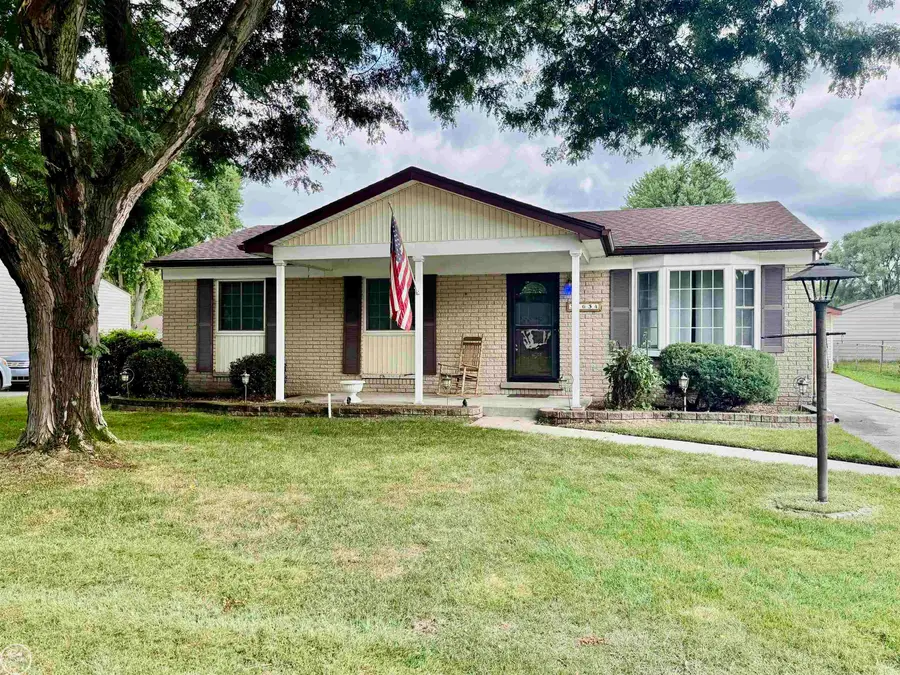 32634 Coach DR, Chesterfield, MI 48047 - #3